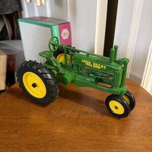 Ertl 1:16 Scale Die-Cast Replica 1934 John Deere Model A Tractor
